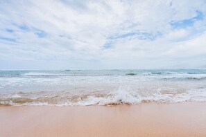 On the beach - Plantation Hale w/pool next to Coconut Marketplace in Kapaa (J15) (Kapaa)