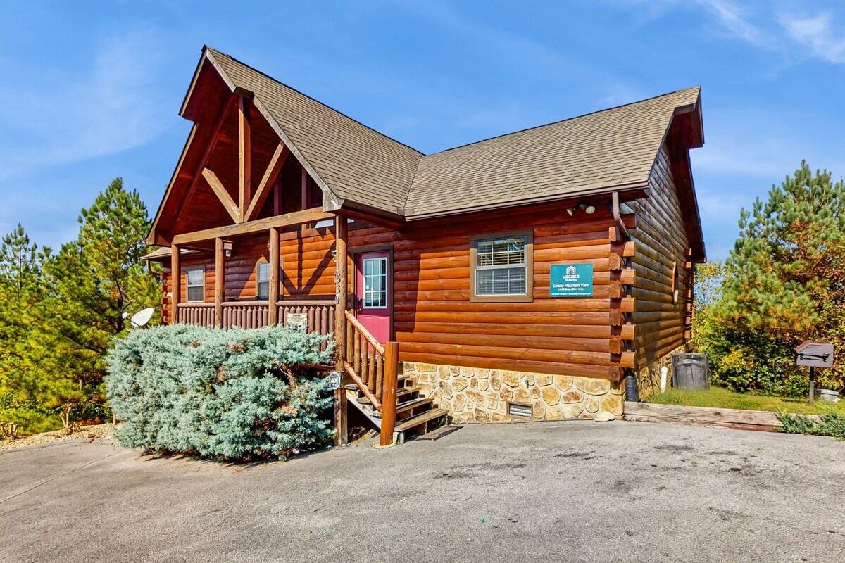 Mountain view cabin w/ private hot tub & pool table - Free Attraction Tickets