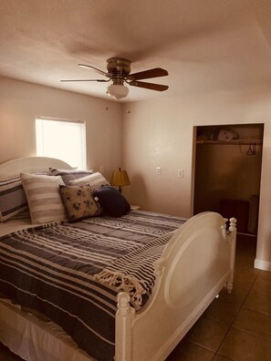 2 bedrooms, iron/ironing board, Internet, bed sheets