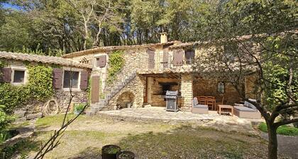 Charmante maison en pierre avec belle vue