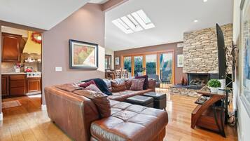 Smart TV, fireplace, DVD player, books