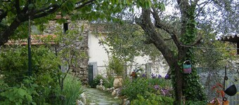 Breathtaking views over the valley, quiet, air-conditioned. Villa apartment 6 p