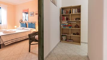 4 habitaciones, tabla de planchar con plancha, cuna de viaje y wifi