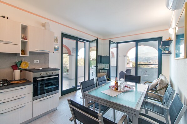 Fridge, microwave, oven, stovetop - Super view from the lovely and cozy house in Cala Gonone ideal for vacation (Cala Gonone)