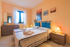 4 bedrooms, iron/ironing board, travel crib, WiFi - Super view from the lovely and cozy house in Cala Gonone ideal for vacation (Cala Gonone)