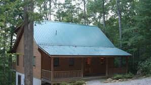 A cabin with a metal roof, wooden exterior, and a porch. - Townsend, Tn & Smoky Mountains! Wooded Privacy & Sleeps 15 (Townsend)