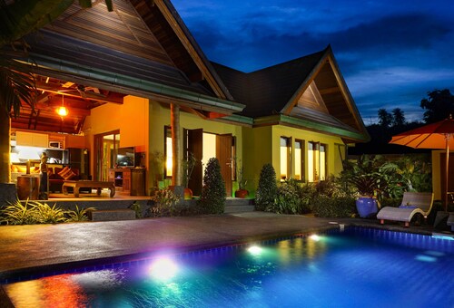 Private Villa with Swimming pool, jetted Plunge Pool and Free Transfers