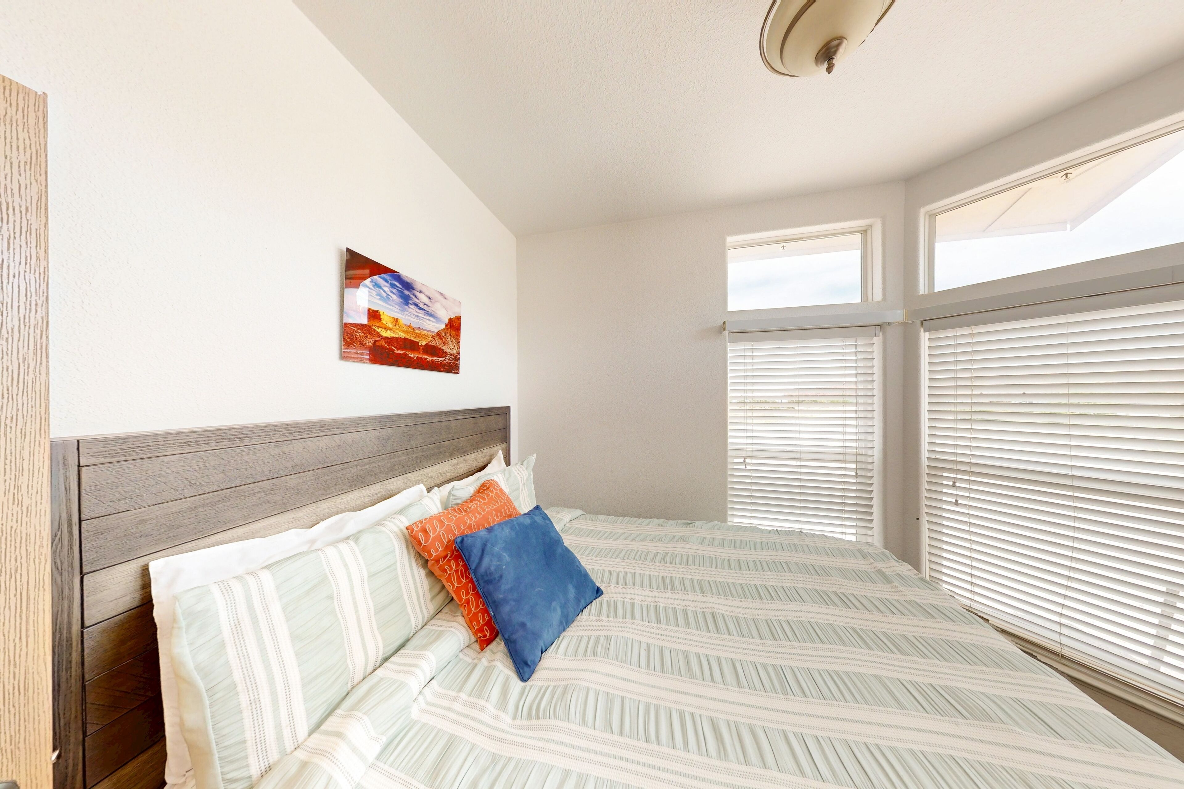 6 makuuhuonetta, silitysrauta/-lauta, Wi-Fi, vuodevaatteet