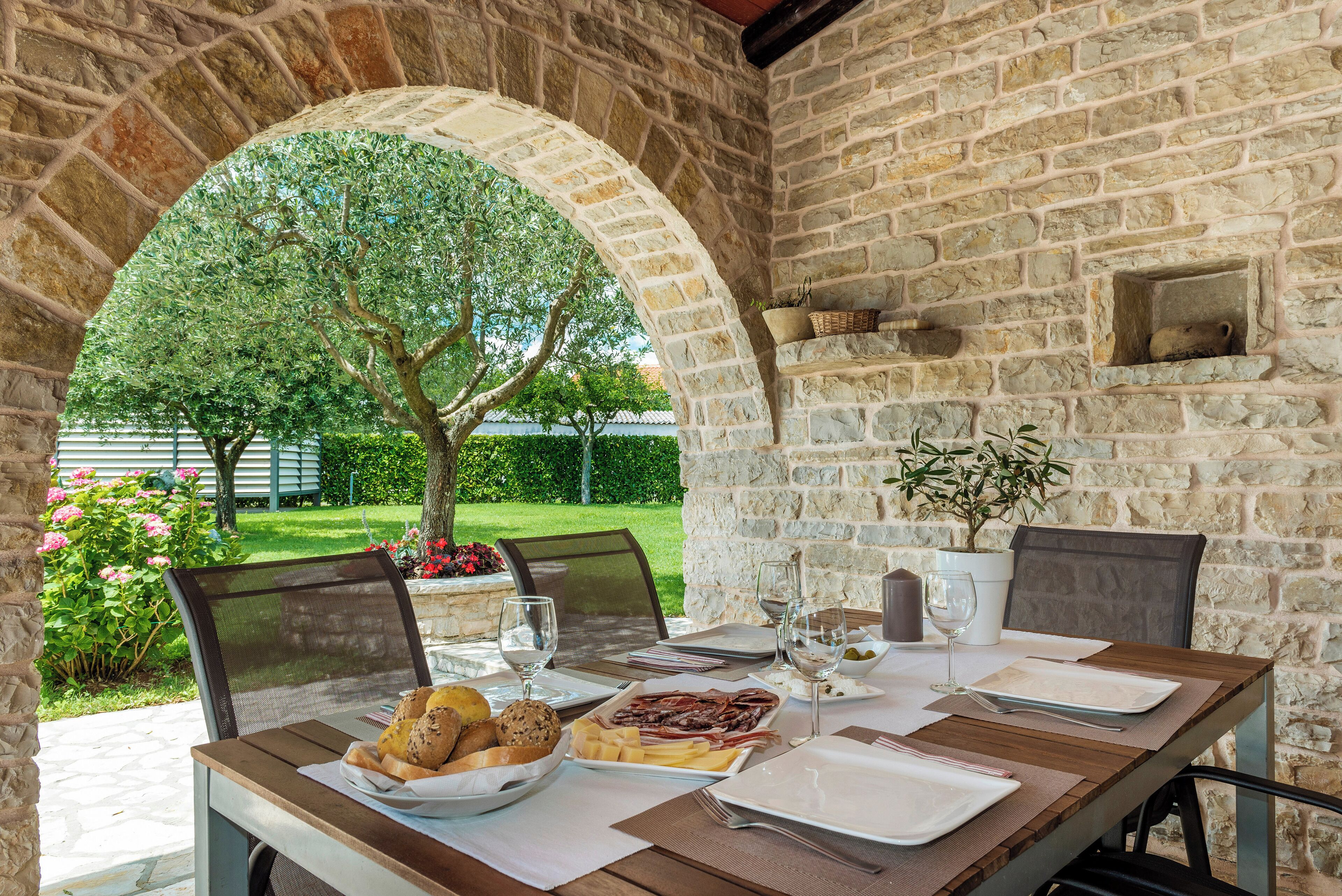 تناول الطعام بالخارج