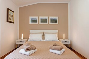 2 bedrooms, WiFi, bed sheets