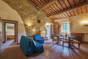 Fireplace - Apartment on the first floor with a beautiful panoramic view, Air conditioning. (Torrita di Siena)