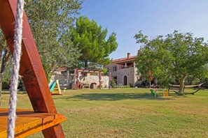 Children’s area - Holiday house Šalvela * 11000 m2 estate, garden, private pool, free WiFi (Vodnjan)