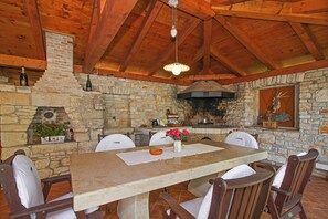 Dining - Holiday house Šalvela * 11000 m2 estate, garden, private pool, free WiFi (Vodnjan)