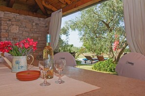 Outdoor dining - Holiday house Šalvela * 11000 m2 estate, garden, private pool, free WiFi (Vodnjan)