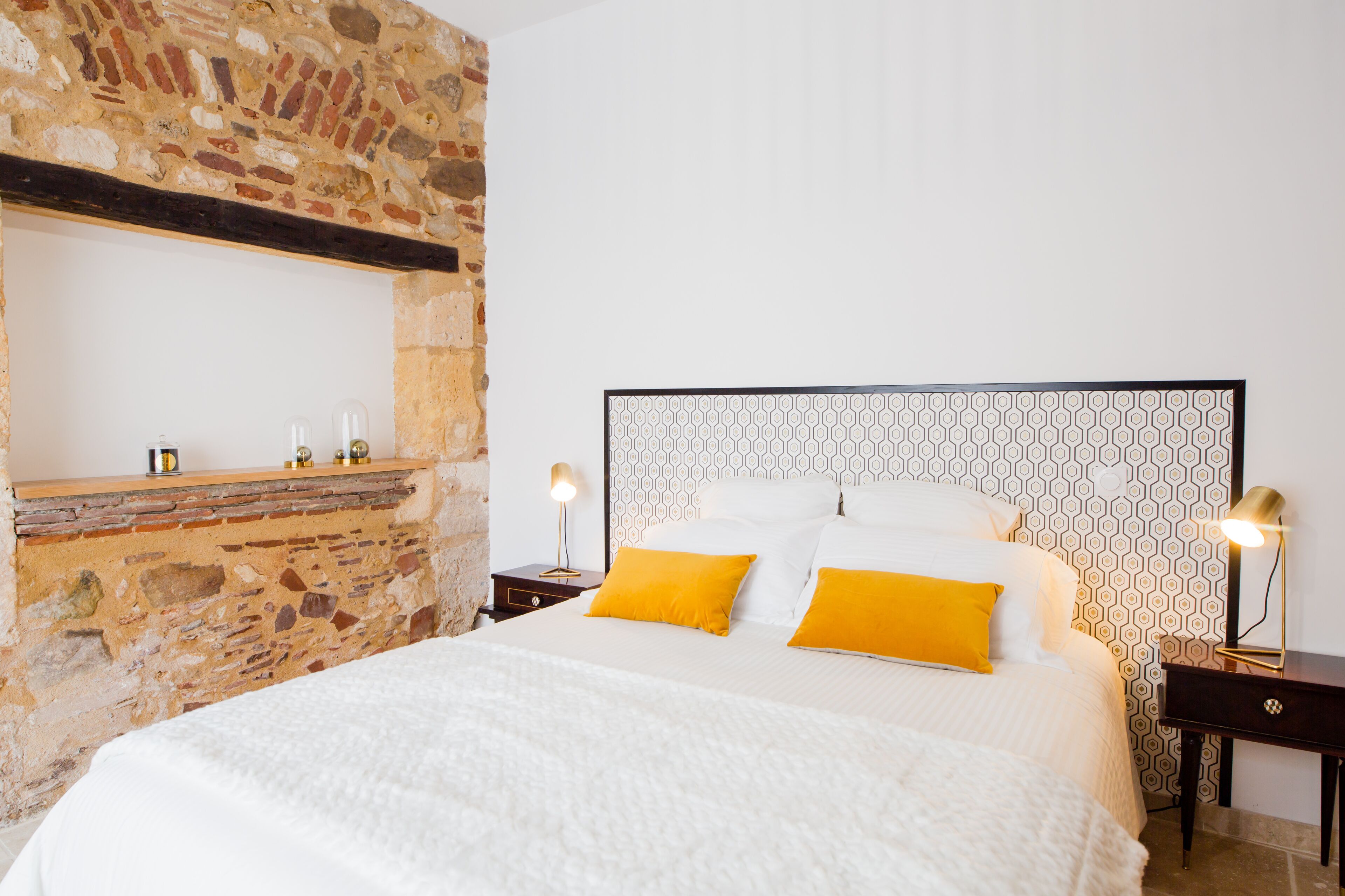 2 slaapkamers, geluiddichte muren, een strijkplank/strijkijzer, wifi