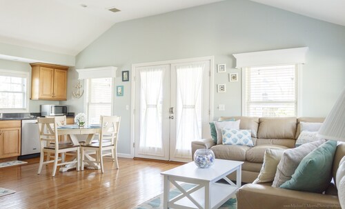 ★The Islander | Steps From Water, Fire Pit, AC★