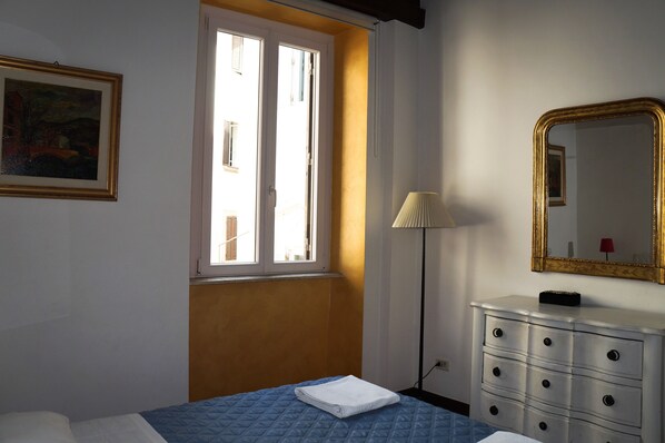 2 Schlafzimmer, Schreibtisch, Bügeleisen/Bügelbrett, WLAN