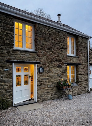 Exterior detail - Romantic Cottage, Perranporth, Sleeps 2, Dog friendly, Walking distance to Beach (Perranporth)