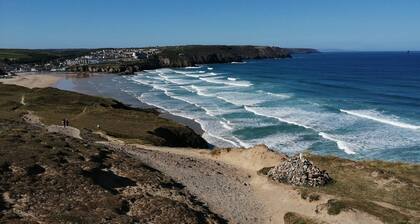 Romantic Cottage, Perranporth, Sleeps 2, Dog friendly, Walking distance to Beach
