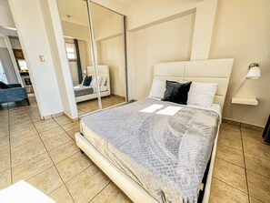 2 makuuhuonetta, silitysrauta/-lauta, Wi-Fi, vuodevaatteet