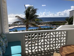 Property grounds - Villa Blue in Sandy Hill Bay (Sandy Hill)