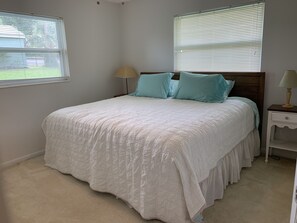 3 عدّة غرف نوم ومكواة/لوح كي وواي فاي وملاءات أسرّة