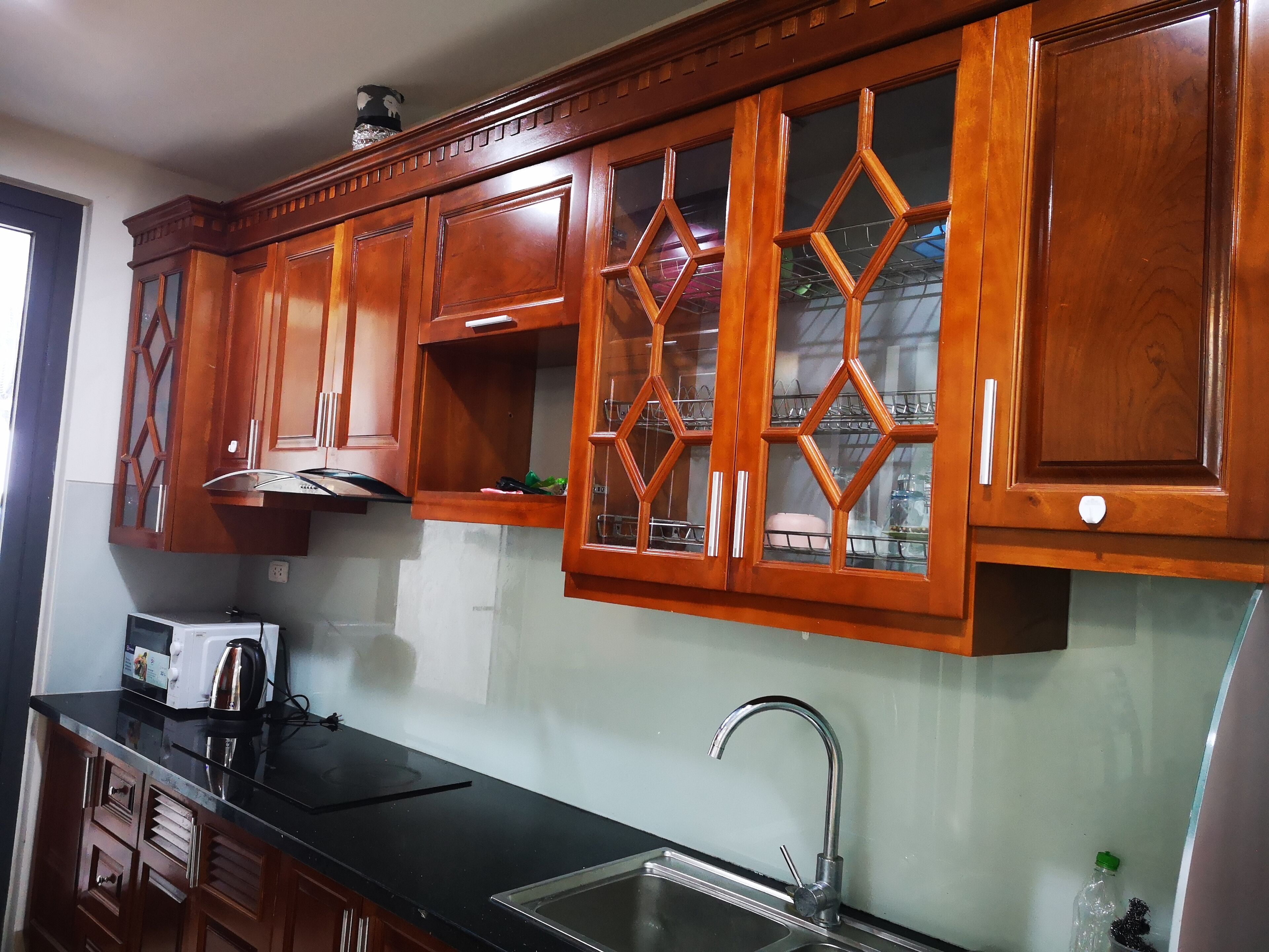 冷蔵庫、電子レンジ、オーブン、電気ポット