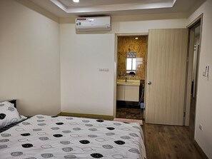 3 chambres, coffres-forts dans les chambres, Wi-Fi, draps fournis
