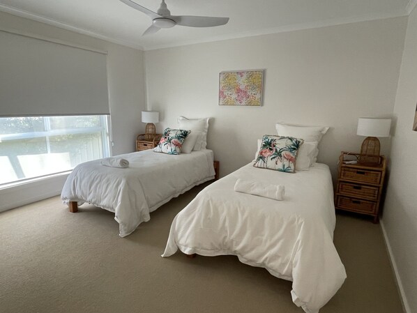 Room - Set back from the road in a bush surrounding Narrabri is perfect for... (Robe)