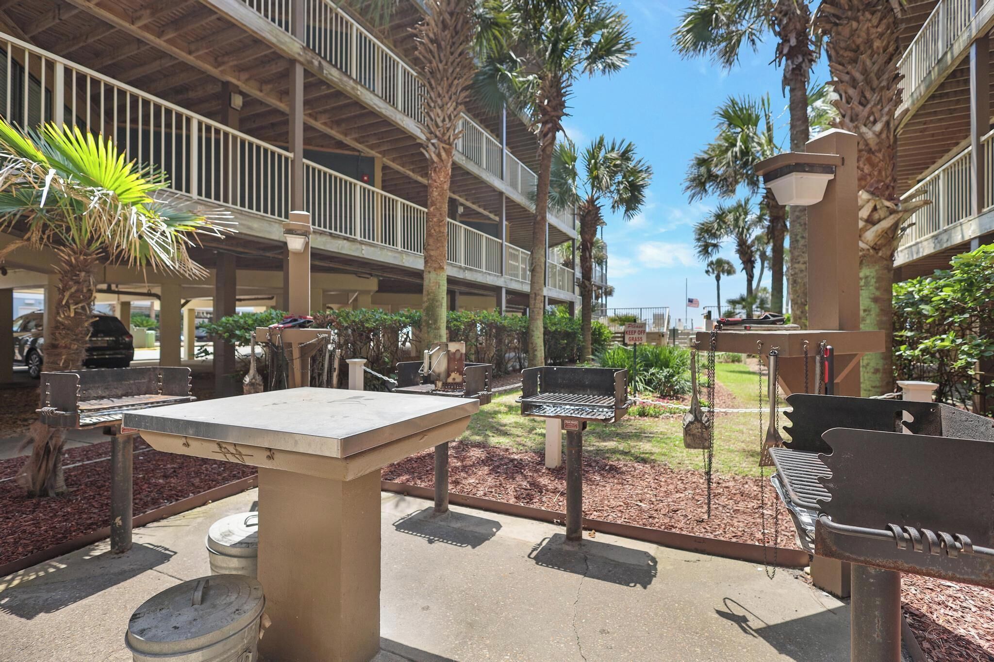 Sandpiper Grill Area