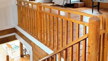 2 bedrooms, desk, iron/ironing board, WiFi