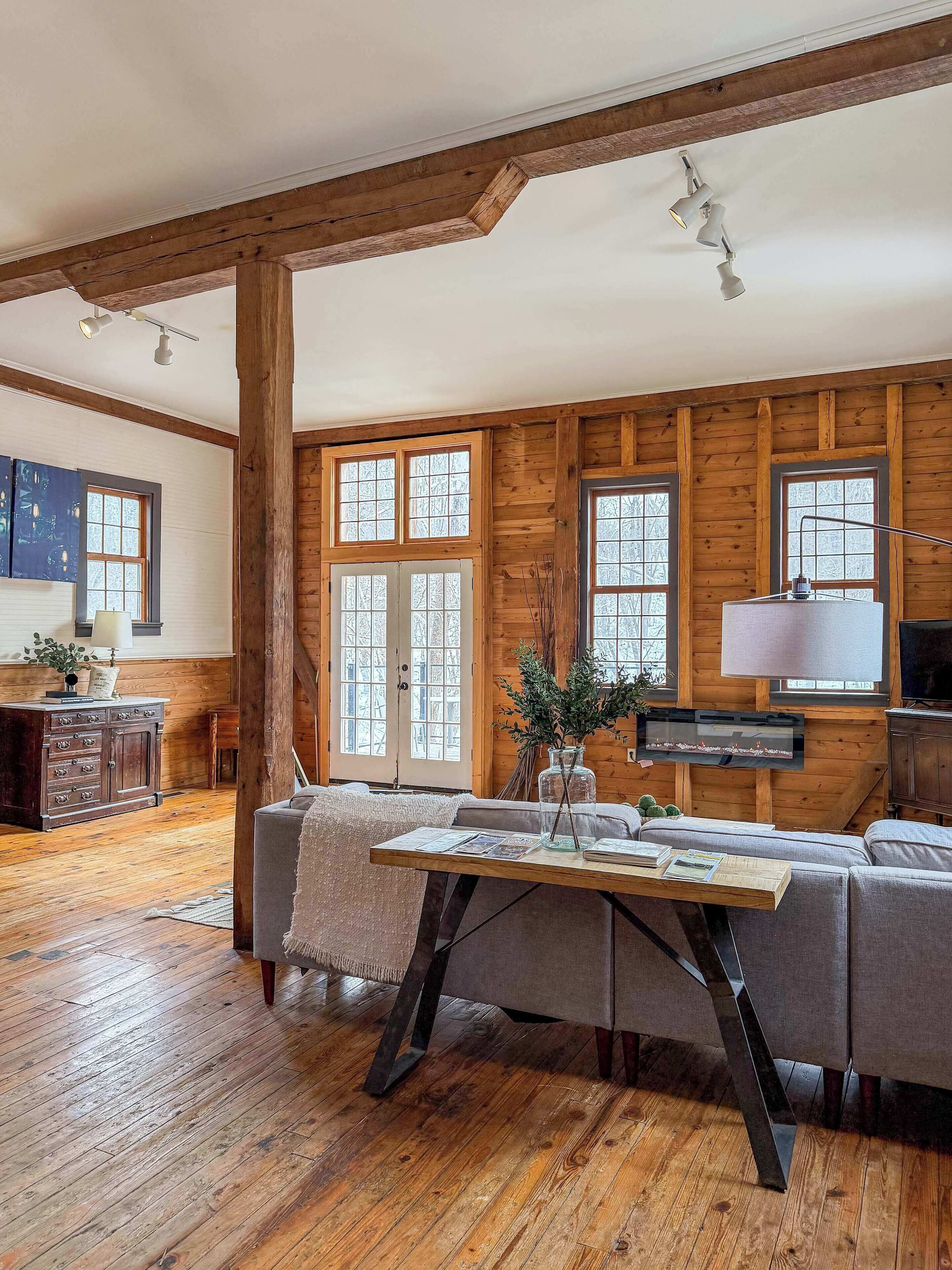 TV, fireplace, table football, stereo