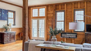 TV, fireplace, table football, stereo