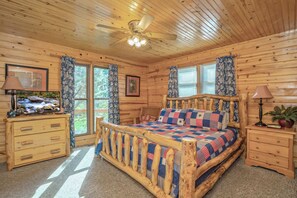 3 bedrooms, iron/ironing board, free WiFi, bed sheets - River View: View of River, Hot Tub, Wifi, Games, near Pigeon Forge & Gatlinburg (Sevierville)