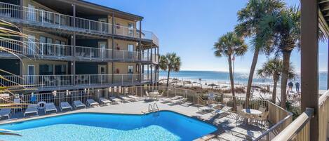 Lämmitetty uima-allas