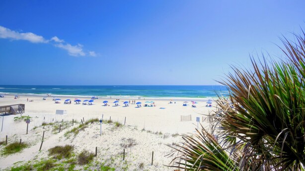 Beach nearby - Sandpiper 1A ~ Family Fun ~ Comfortable ~ Corner Unit (Gulf Shores)