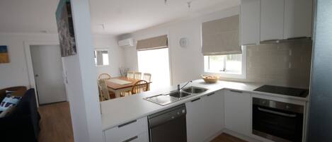 Lave-vaisselle, cafetière/bouilloire