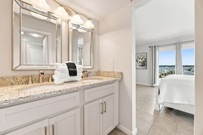 2 bedrooms, iron/ironing board, free WiFi, bed sheets - 2BR Corner beachfront condo w/ pool & hot tub (Gulf Shores)