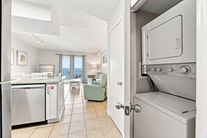 Interior - 2BR Corner beachfront condo w/ pool & hot tub (Gulf Shores)