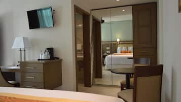 1 bedroom, premium bedding, down comforters, pillowtop beds