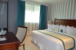 Junior-Suite, 1 King-Bett und Schlafsofa | Hochwertige Bettwaren, Daunenbettdecken, Pillowtop-Betten, Zimmersafe