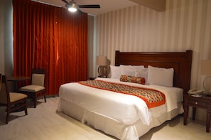 Junior Suite, 1 King Bed with Sofa bed | 1 bedroom, premium bedding, down comforters, pillowtop beds