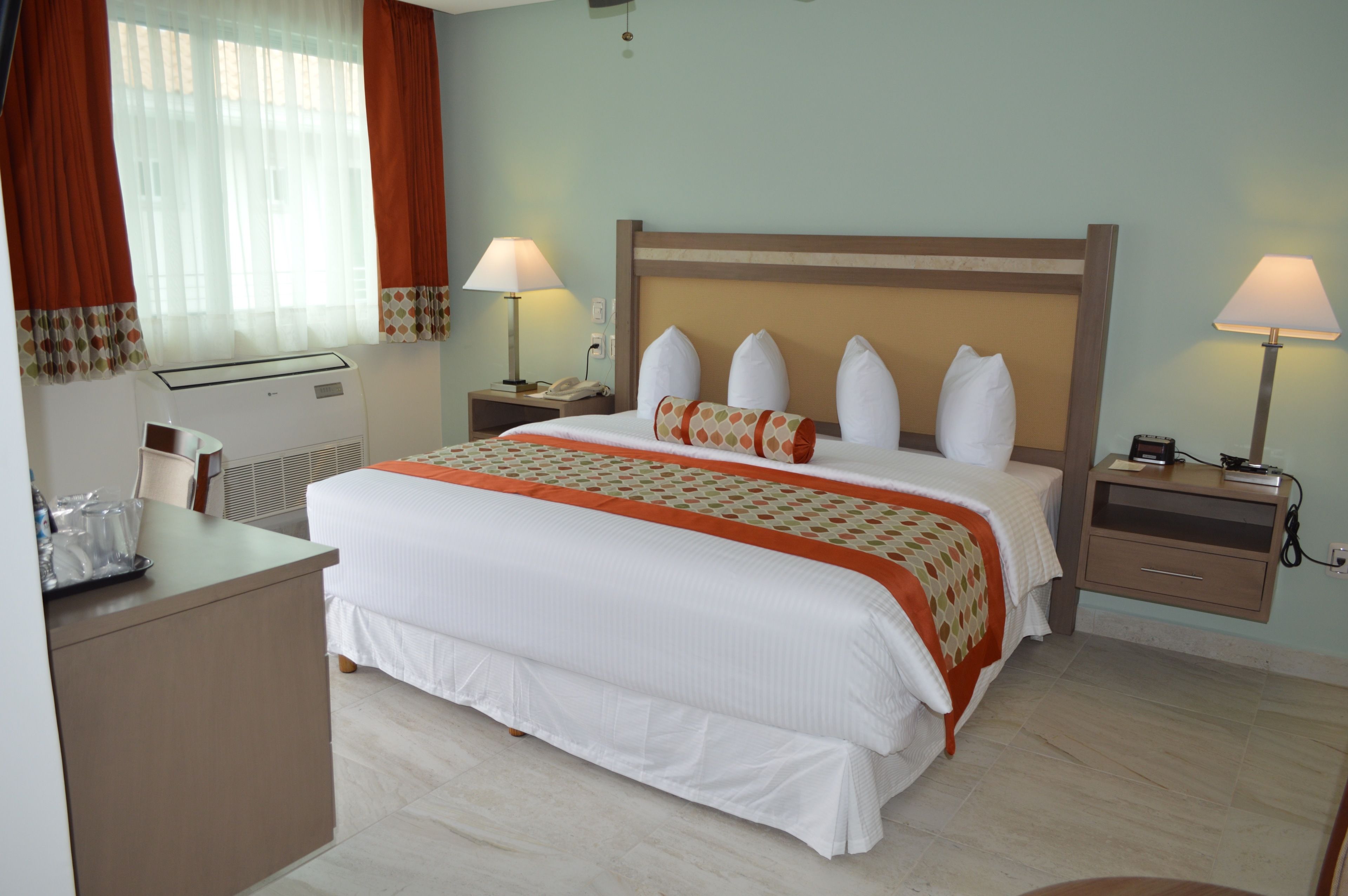 executive room, 1 king bed | premium bedding, down duvets, pillow-top beds, in-room safe