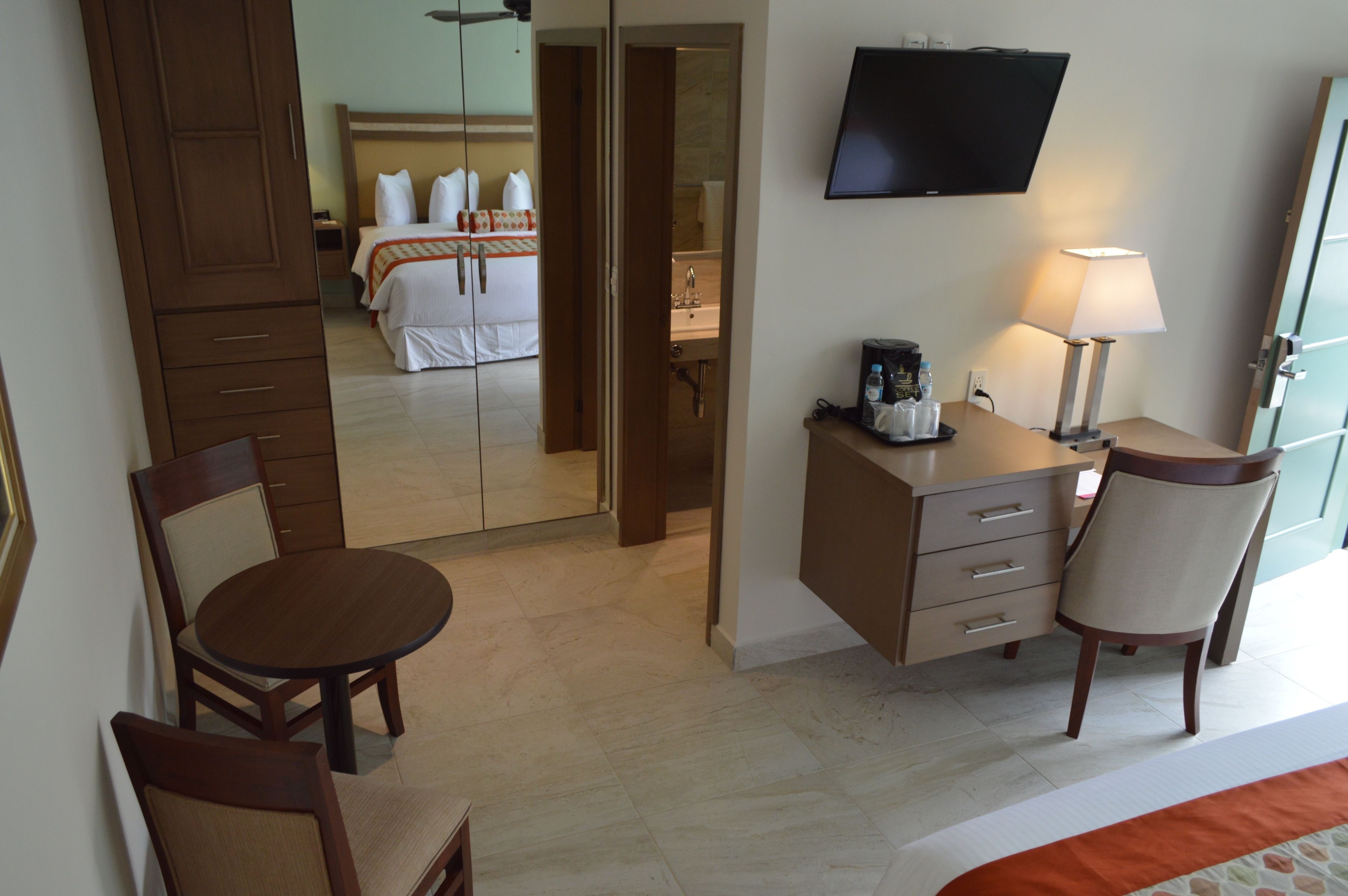 executive room, 1 king bed | premium bedding, down duvets, pillow-top beds, in-room safe