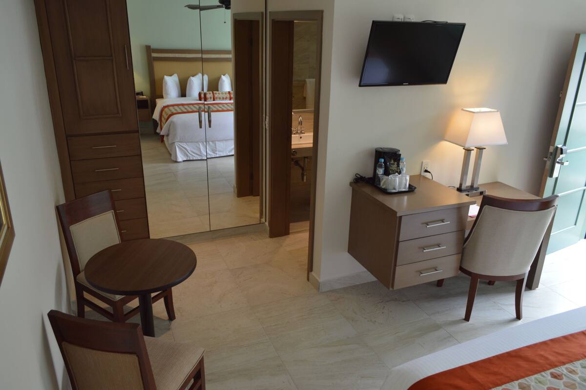 executive room, 1 king bed | premium bedding, down duvets, pillow-top beds, in-room safe