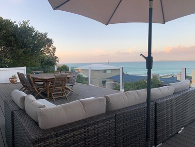 Stunning ocean views! FREE WIFI!