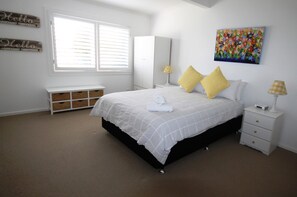 5 bedrooms, internet - Stunning ocean views! FREE WIFI! (Robe)