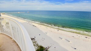 På stranden