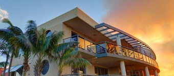 NORTHPOINT UNIT 8 - 100 METRES TO THE BEACH