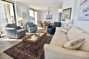 TV, DVD player - Beachfront condo with multiple beach views (Gulf Shores)